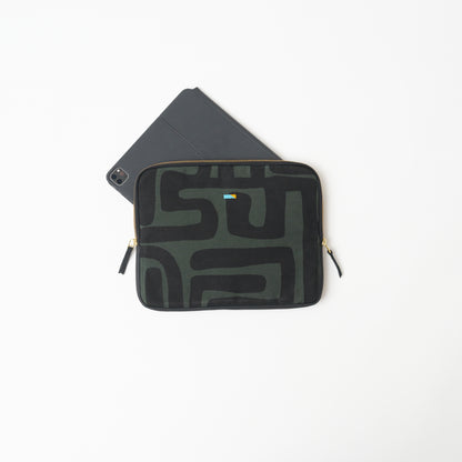 FINAL SALE: iPad Sleeve - Safari Kuba