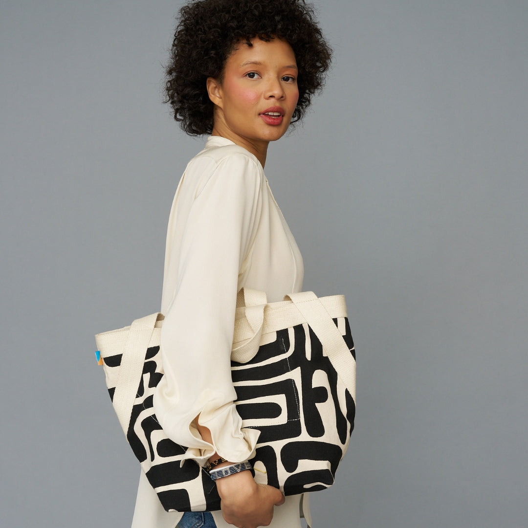 Karibu Tote - Medium - Black Kuba