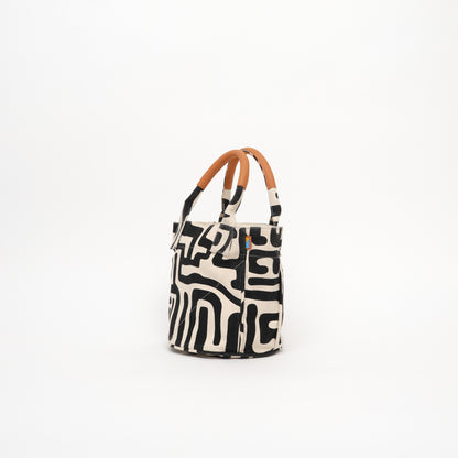 FINAL SALE: Daytripper Bag - Black Kuba